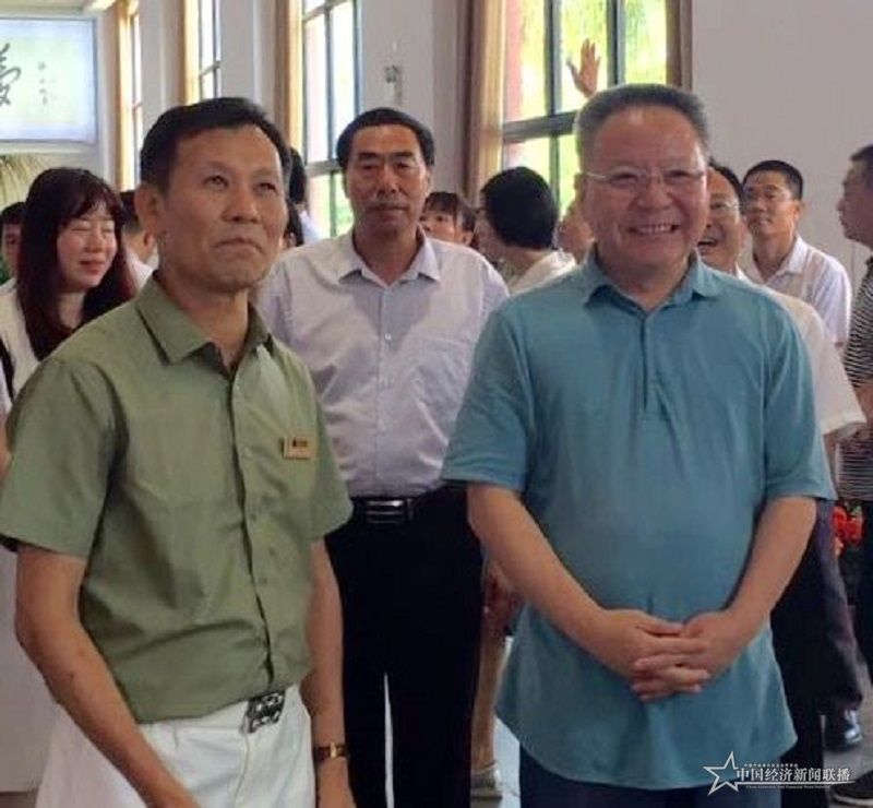 2019年时任海南省省长、现任海南省委书记沈晓明(右)考察调研南国集团.jpg