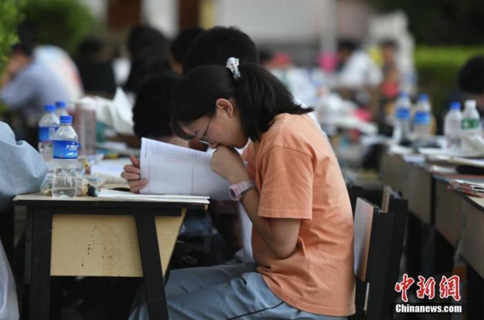 资料图：云南省大理州漾濞县，高三学生在进行例行考试。 a target='_blank' href='http://www.chinanews.com/'中新社/a记者 刘冉阳 摄