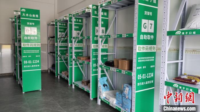图为江安县阳春镇姜庙村金通邮快驿站的快递货架。王鹏 摄 图为江安县阳春镇姜庙村金通邮快驿站的快递货架。王鹏 摄