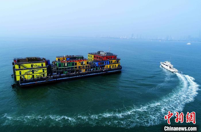 全国最大海洋牧场多功能配套平台“海上牧歌”。日照海洋发展局供图 全国最大海洋牧场多功能配套平台“海上牧歌”。日照海洋发展局供图