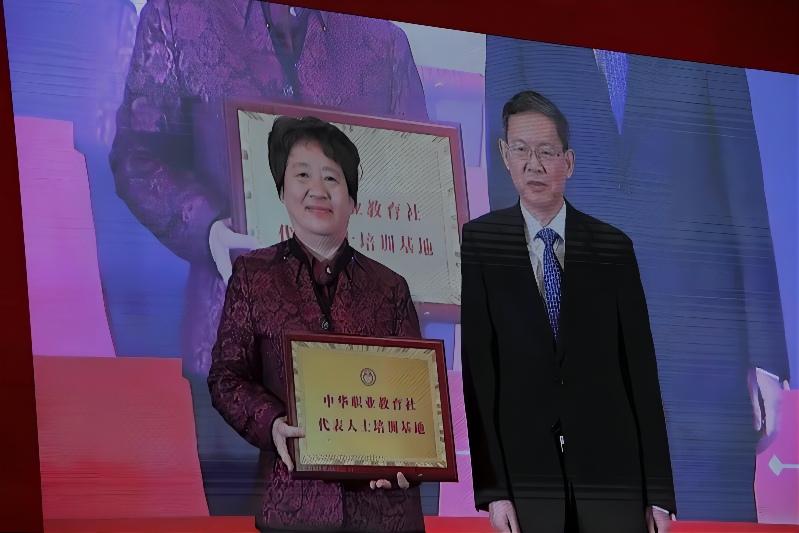 微信图片_20211206173541(1).jpg