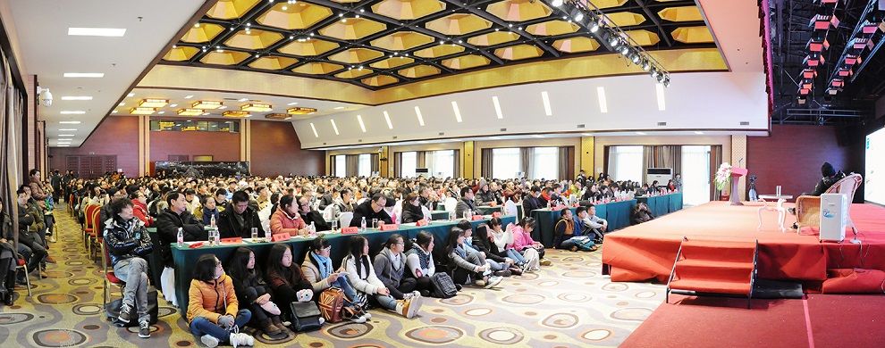 设计大师讲座（配图）.jpg