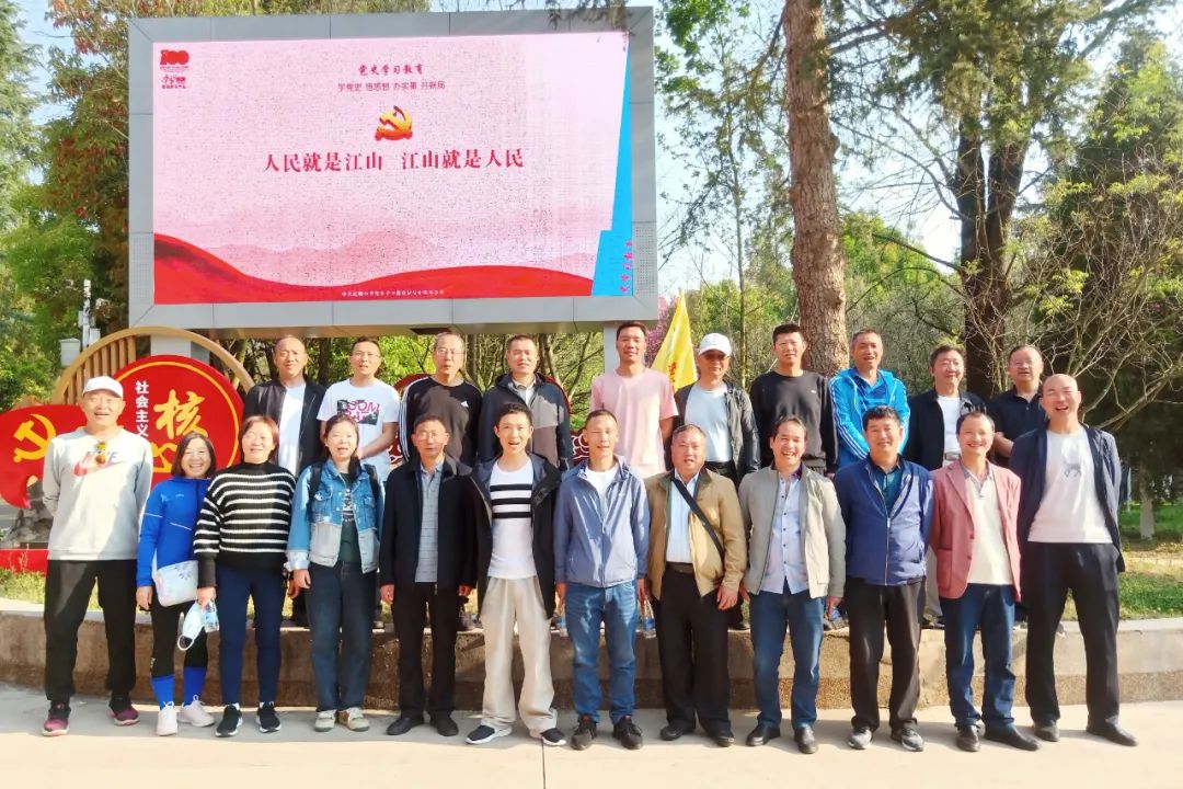 参观爱国主义教育基地--海口林场.jpg