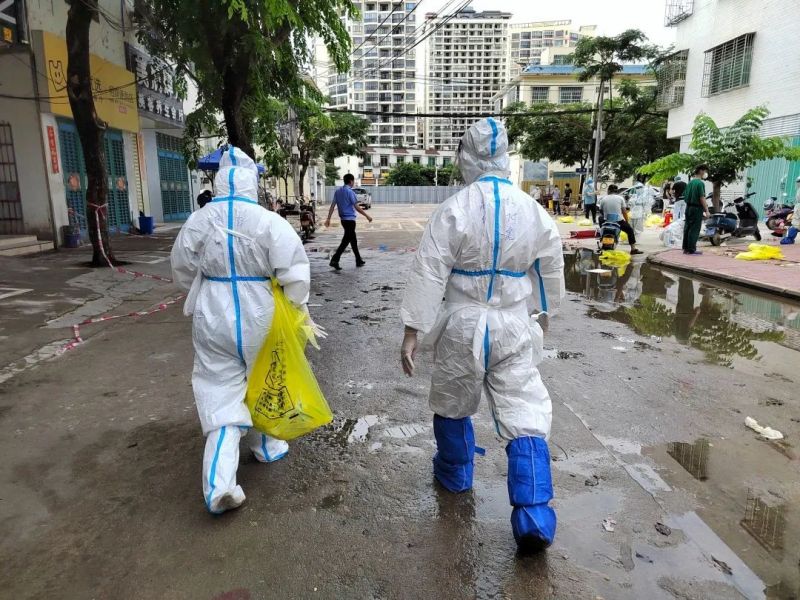 第三批志愿者下沉高风险地区进行上门核酸检测.jpg