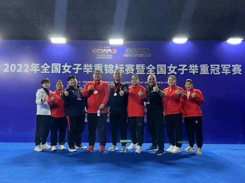 李闫颁奖2.jpg