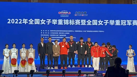 李闫颁奖.jpg