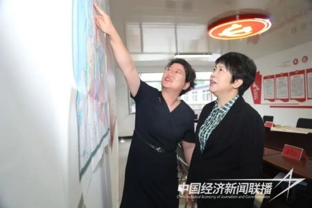 院长调研1).jpg