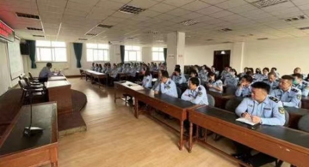 铁东执法(1).jpg
