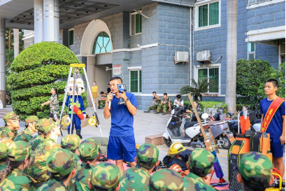 20230927 闽南科技学院:消防教育进军训2.png