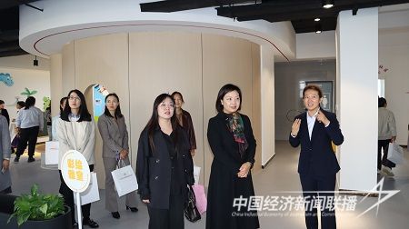 观摩2.JPG
