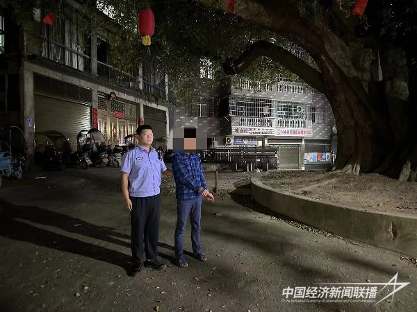 20231106  福安男子酒后在小车上乱涂鸦2.jpeg