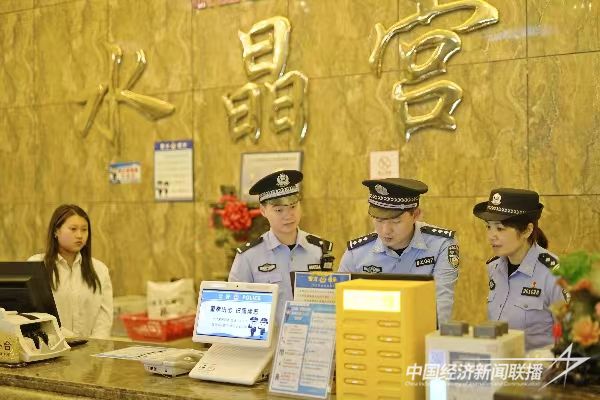 20231207 宁德警营师徒传帮带5.jpg?v=1701919197