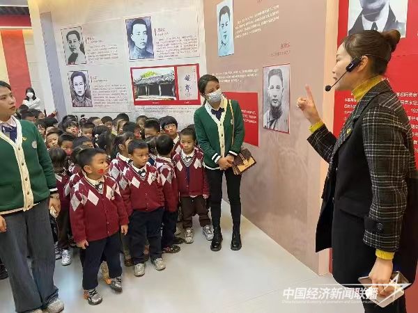 20231211  永定区开展红色精神教育活动2.jpg?v=1702283649