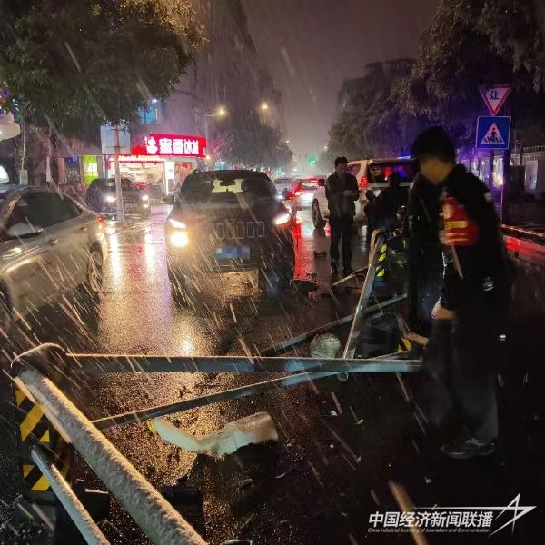 20240124 福安“雪警”保民生安全护道路畅通5.jpg?v=1706155927