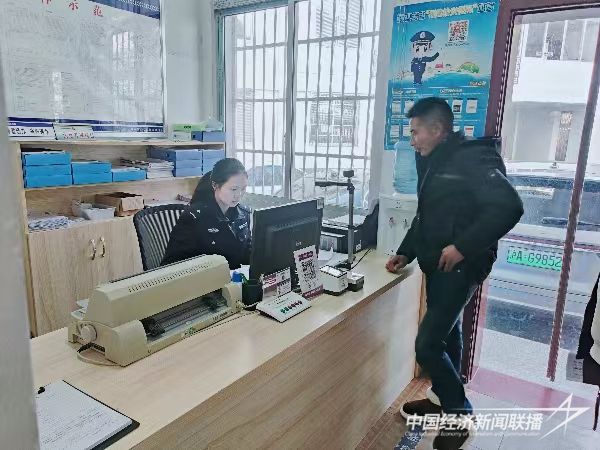 20240218  “春节我在岗”犀溪派出所守护安全在路上3.jpg?v=1708313530