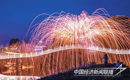 2月14日,章贡区七鲤古镇烟花秀上的“火树银花”.jpg?v=1708349014