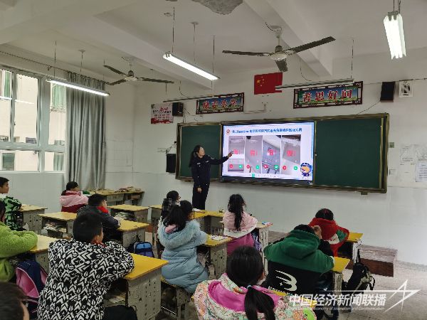 20240227 犀溪派出所民反诈宣传进校园3.jpeg